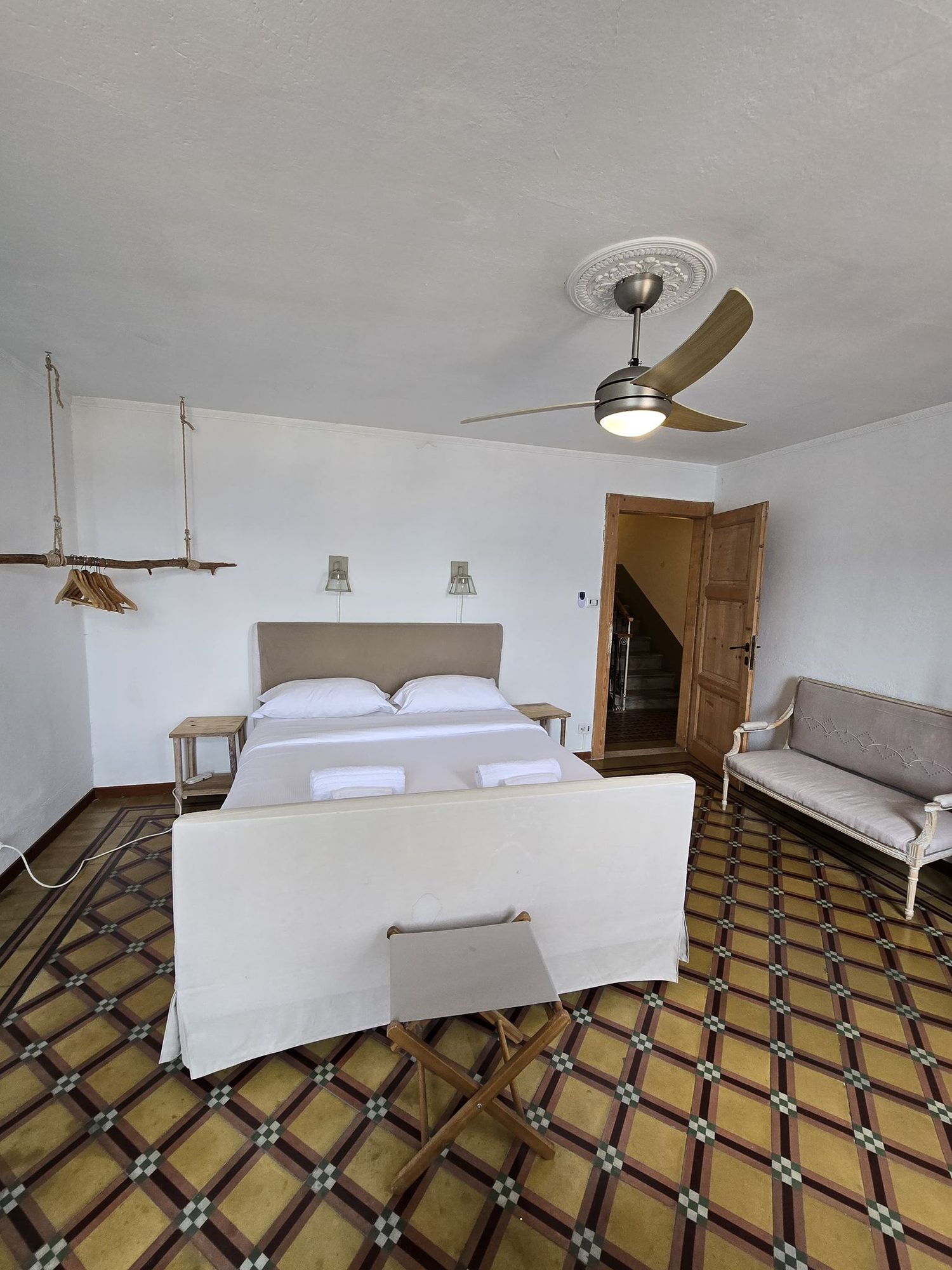 Chambre parentale avec vue lac